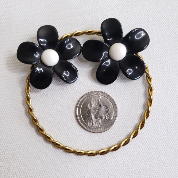 Black Flower Vintage Clip Earrings Large - Picture 4 of 11